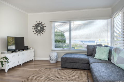 On The Beach Waterfront Apartment - Holiday Cairns 3