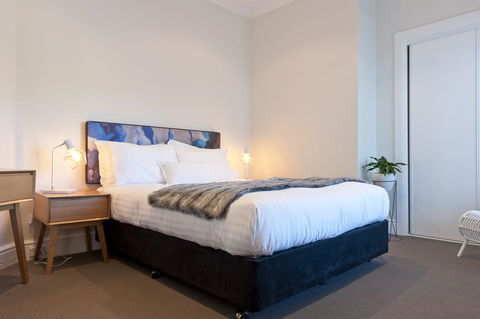 On The Beach Waterfront Apartment - Holiday Cairns 9