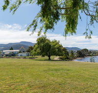 Riverfront Motel  Villas - Holiday Cairns