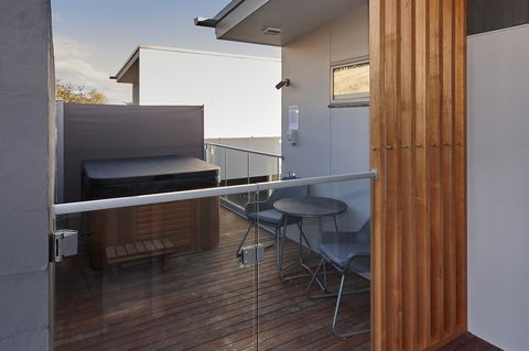 Rosevears Riverview Hotel - Holiday Cairns 11