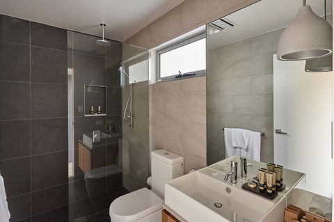 Rosevears Riverview Hotel - Holiday Cairns 12