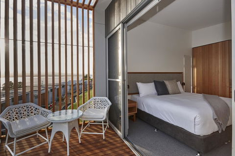 Rosevears Riverview Hotel - Holiday Cairns 16