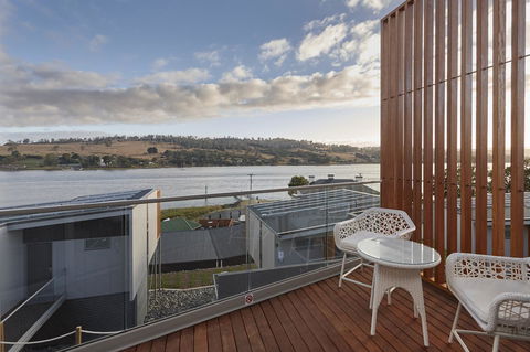 Rosevears Riverview Hotel - Holiday Cairns 14