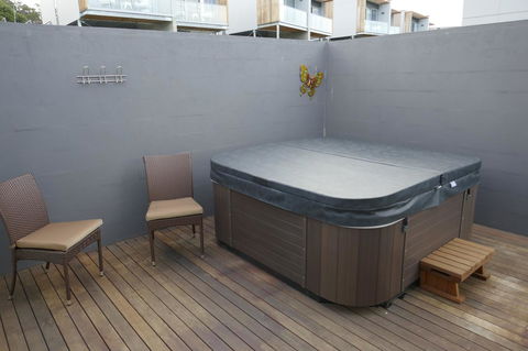 Rosevears Riverview Hotel - Holiday Cairns 2