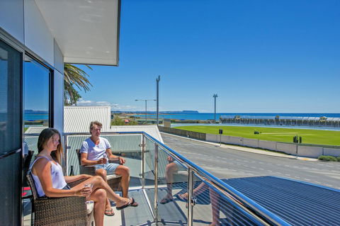 Burnie By The Bay Apartments - Holiday Cairns 8