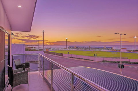 Burnie By The Bay Apartments - Holiday Cairns 12