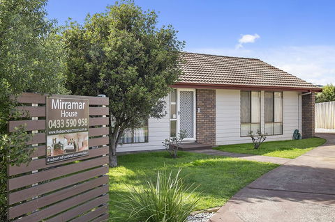 Mirramar House - Holiday Cairns 0