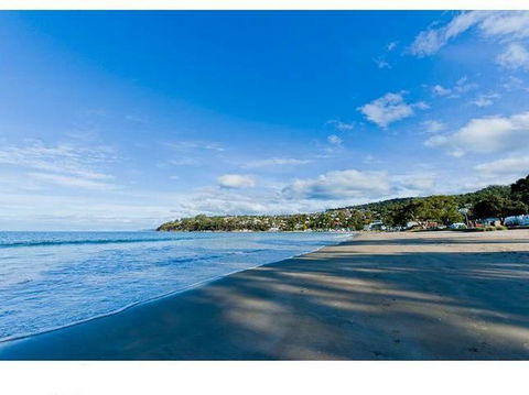 The Ultimate Beach House - Holiday Cairns 0
