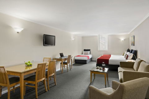 Hobart Waterfront Apartments - Holiday Cairns 3