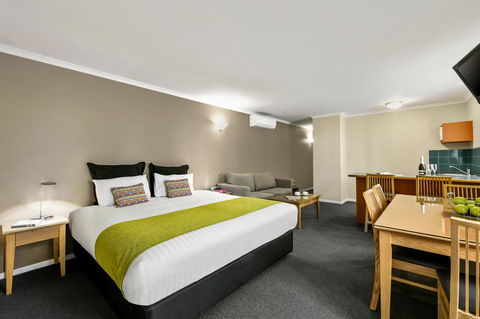 Hobart Waterfront Apartments - Holiday Cairns 2