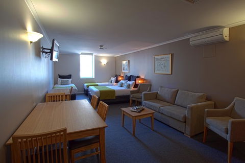 Hobart Waterfront Apartments - Holiday Cairns 18