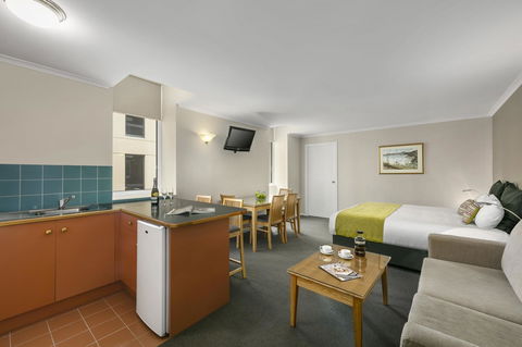 Hobart Waterfront Apartments - Holiday Cairns 1