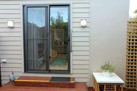 Kingston Beach-House Retreat - Holiday Cairns 0