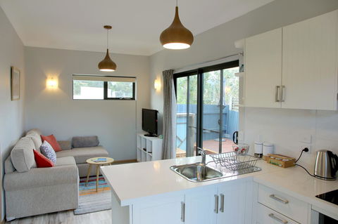 Kingston Beach-House Retreat - Holiday Cairns 8