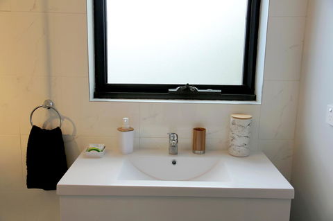 Kingston Beach-House Retreat - Holiday Cairns 1