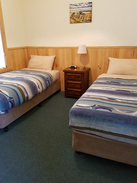 Driftwood Strahan Villas - Holiday Cairns 1