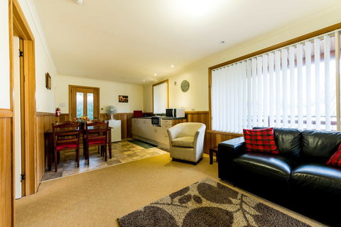 Driftwood Strahan Villas - Holiday Cairns 7