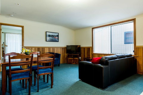 Driftwood Strahan Villas - Holiday Cairns 6
