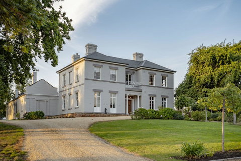 Prospect Country House & Restaurant - Holiday Cairns 0