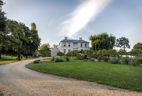 Prospect Country House & Restaurant - Holiday Cairns 1