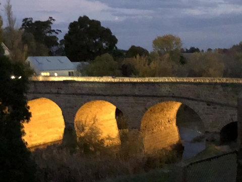 Richmond Bridge Accommodation â€œTwo The Bridgeâ€ - Holiday Cairns 31