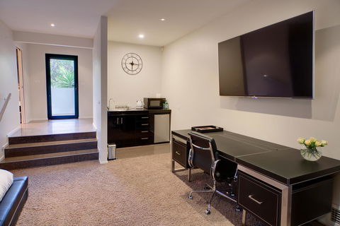 Amare Beachside Luxury - Holiday Cairns 16