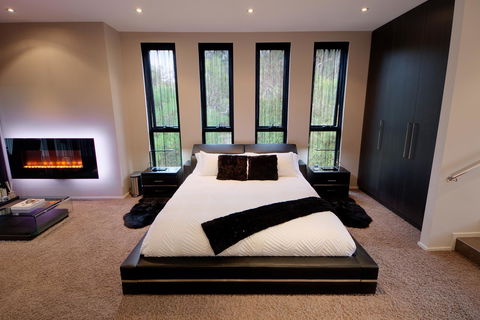 Amare Beachside Luxury - Holiday Cairns 13