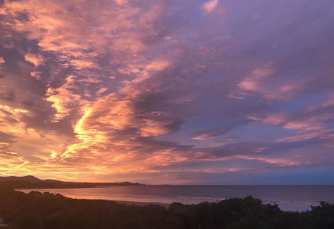 Amare Beachside Luxury - Holiday Cairns 4