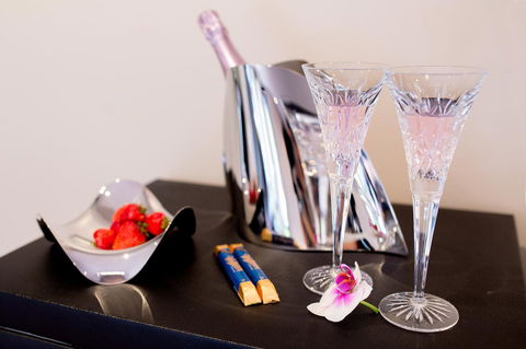 Amare Beachside Luxury - Holiday Cairns 27