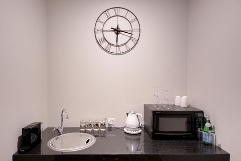 Amare Beachside Luxury - Holiday Cairns 17
