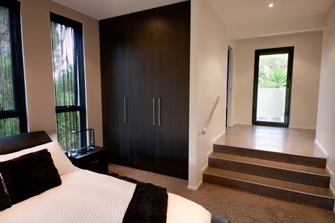 Amare Beachside Luxury - Holiday Cairns 12