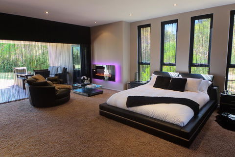 Amare Beachside Luxury - Holiday Cairns 10