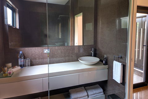 Amare Beachside Luxury - Holiday Cairns 15