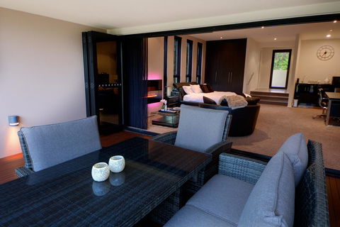 Amare Beachside Luxury - Holiday Cairns 20