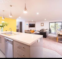 Euphoria House - Holiday Cairns