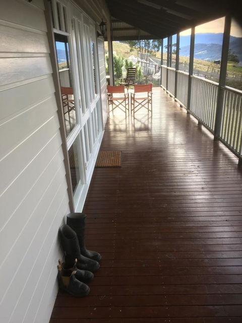 House On The Hill Bed And Breakfast - Holiday Cairns 3