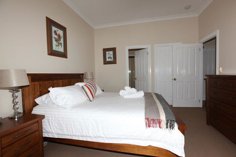 House On The Hill Bed And Breakfast - Holiday Cairns 34