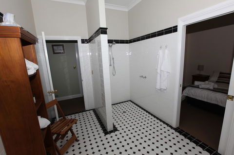 House On The Hill Bed And Breakfast - Holiday Cairns 30