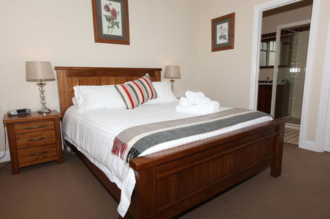 House On The Hill Bed And Breakfast - Holiday Cairns 31
