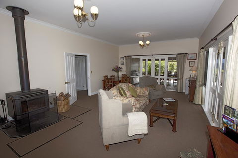 House On The Hill Bed And Breakfast - Holiday Cairns 43
