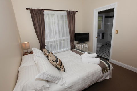 House On The Hill Bed And Breakfast - Holiday Cairns 39