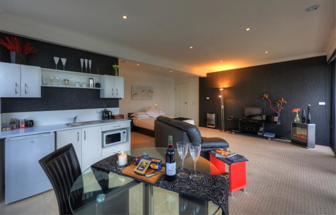 Sheer Pleasure Accommodation - Holiday Cairns 0
