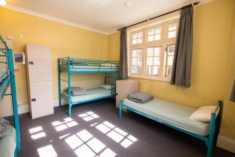 Newcastle Beach YHA - Holiday Cairns 2