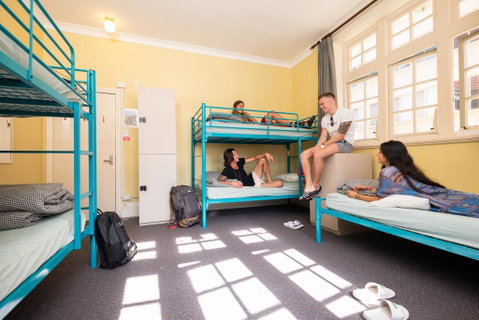 Newcastle Beach YHA - Holiday Cairns 1