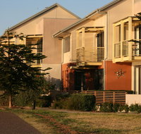 Newcastle Harbourside Terraces - Holiday Cairns
