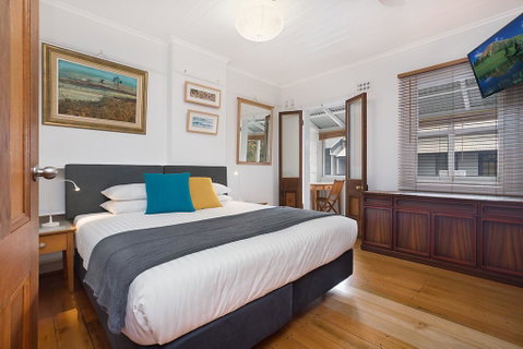 Newcastle Short Stay Apartments - 9 Alfred Street - Holiday Cairns 0