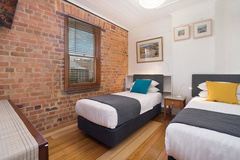 Newcastle Short Stay Apartments - 9 Alfred Street - Holiday Cairns 1
