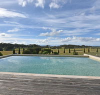 Noble Willow Homestead Lovedale. Super Spacious with views and pool - Holiday Cairns