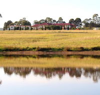 Noble Willow Studio Lovedale. Spacious with views and pool - Holiday Cairns