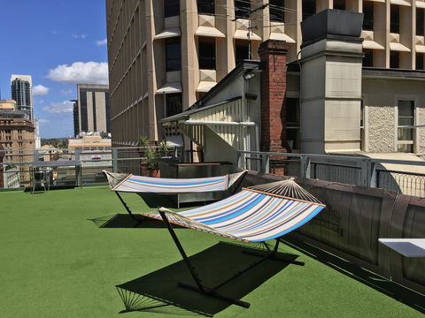 Nomads Brisbane Hostel - Holiday Cairns 1